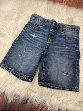 The Children’s Place Distressed Denim Shorts - Boys Size 8 in Medium Wash